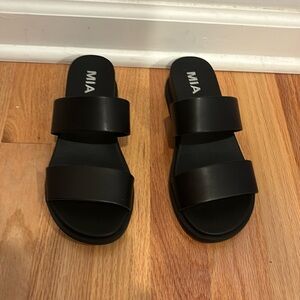 MIA black sandals size 6. Never worn.
